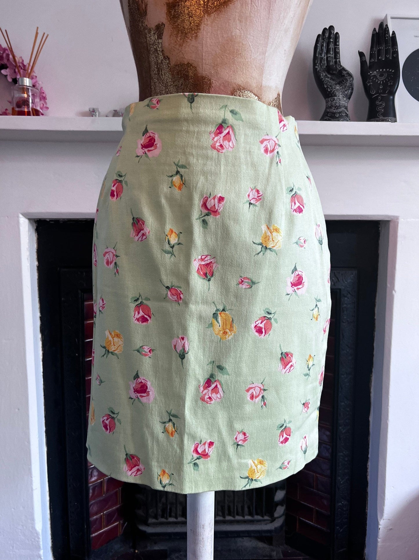 Vintage 90s M&S green floral skirt - pink yellow flowered skirt with back zip - stretch Lyrca pencil skirt