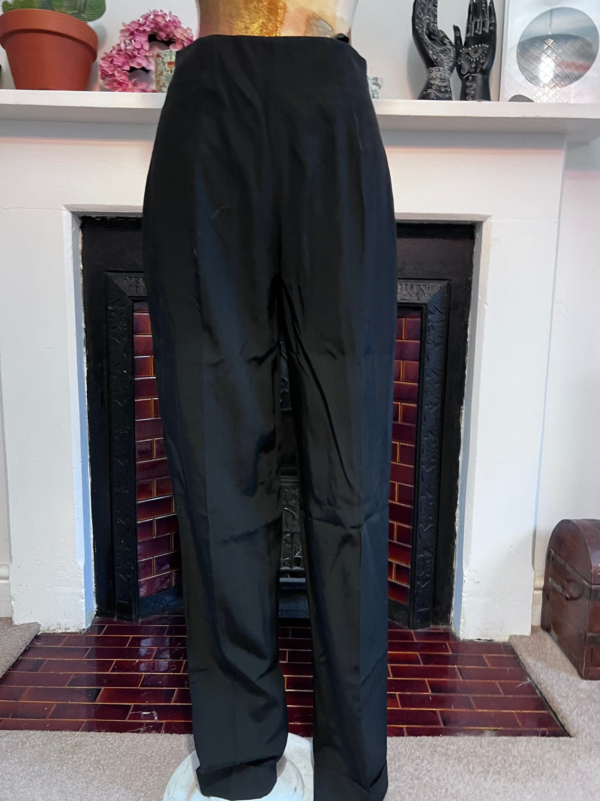 XS 80s Black High Waisted Pleated Trousers 24.5