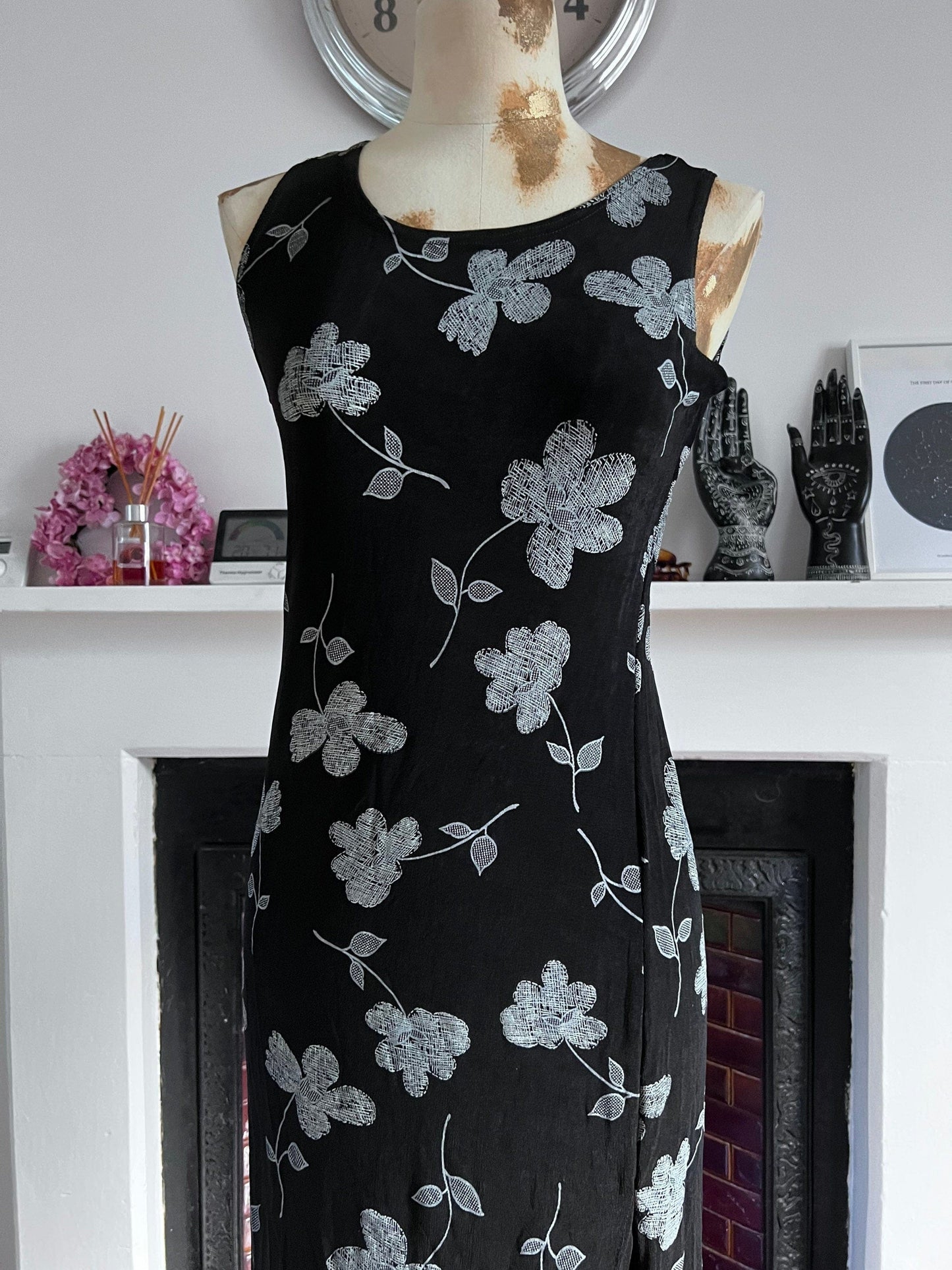 Vintage Black white Floral Maxi Dress - Size UK8/12 Stretch Lycra Body Con Black & White Dress with front split