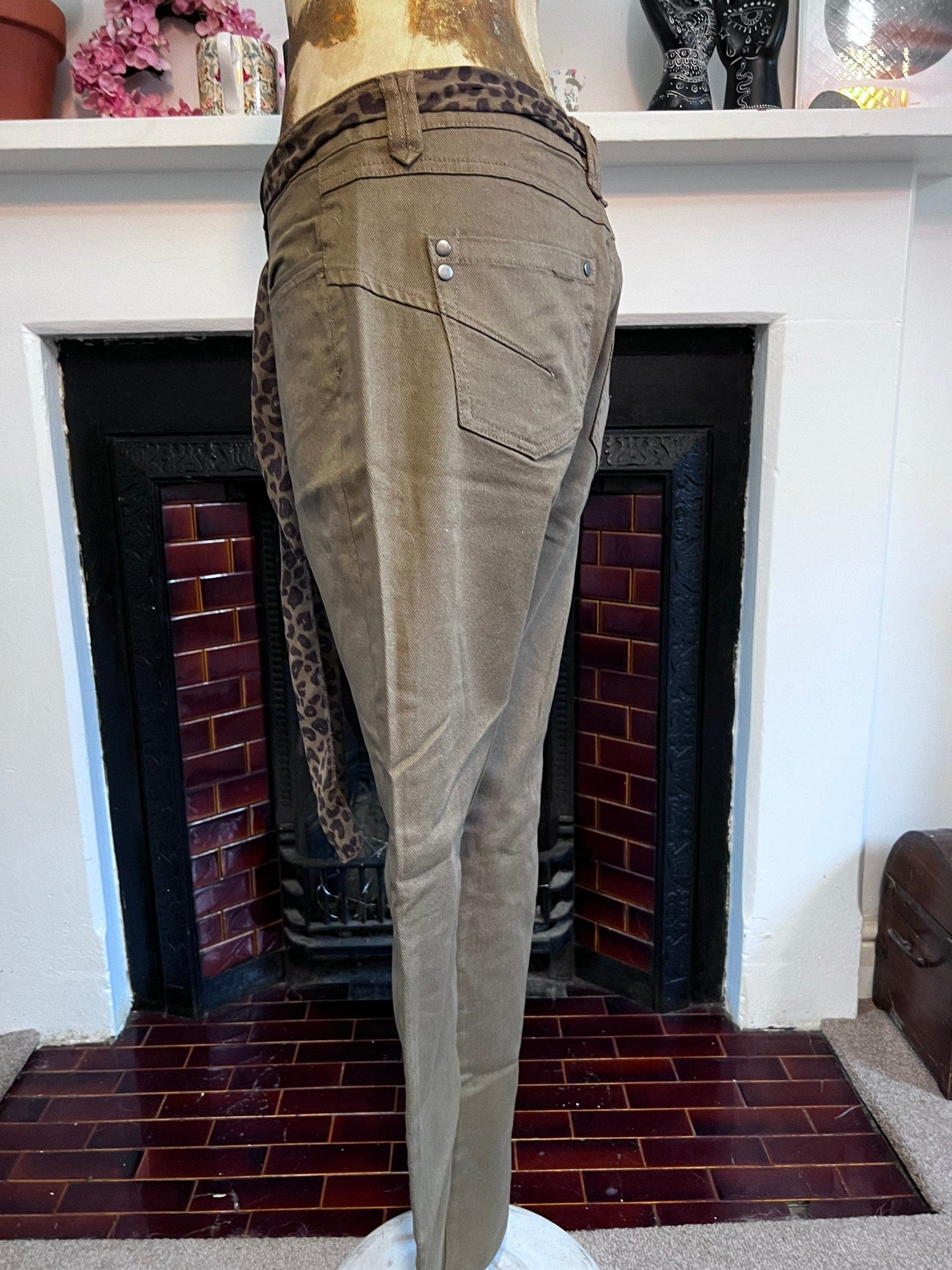 Vintage dark green slim 90s Jeans with leopard print belt - W34” L29” UK14