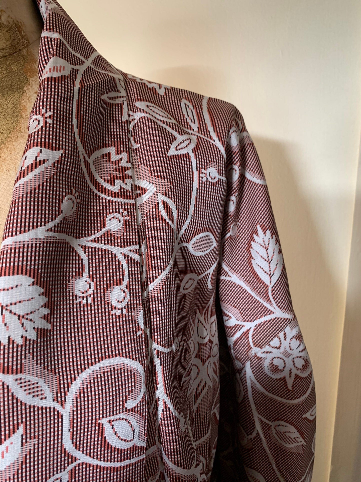 Vintage Japanese Kimono Woven Floral leaf burgundy Pattern Japanese Full Length Robe Duster Jacket beautiful red lining