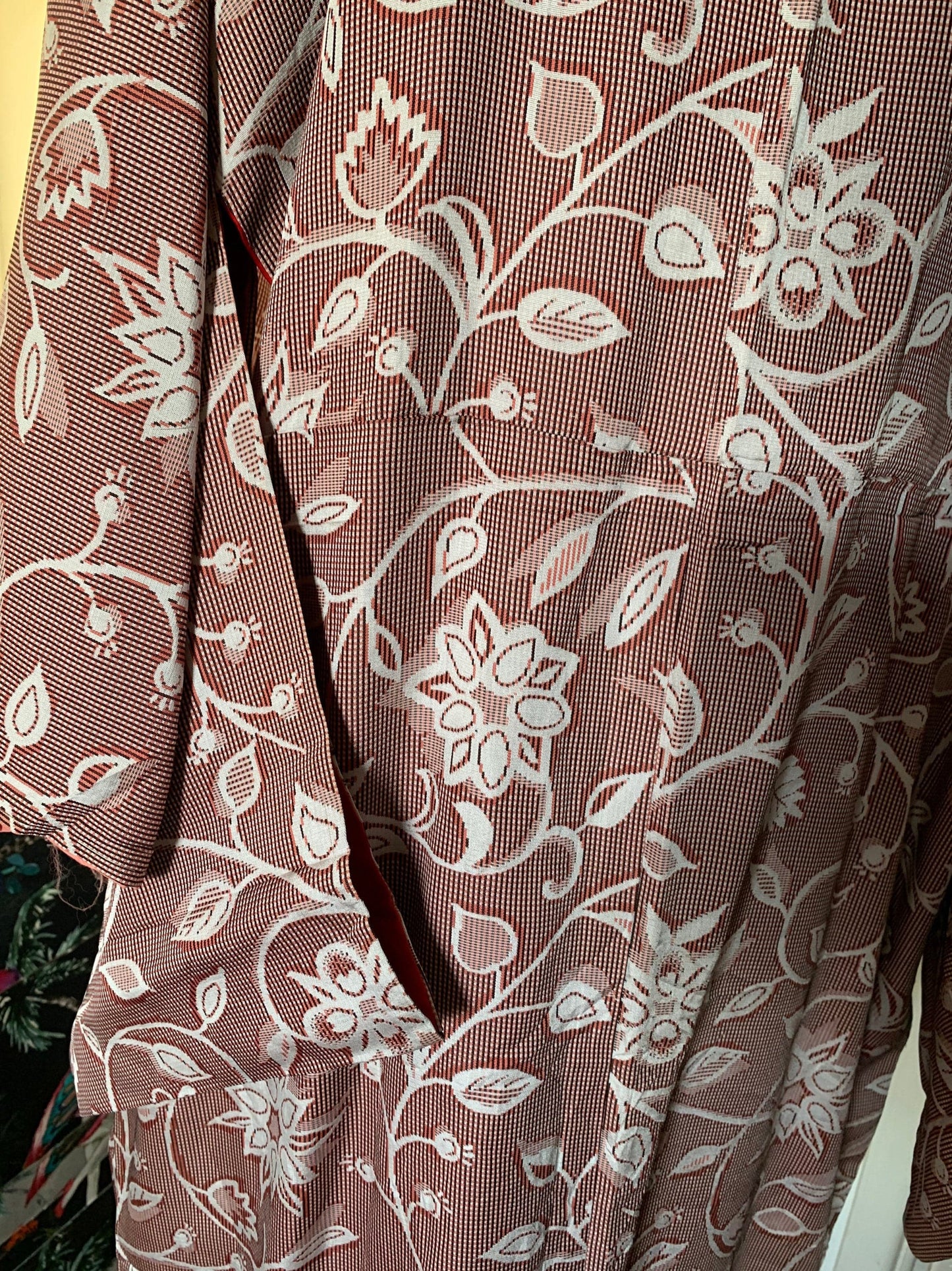 Vintage Japanese Kimono Woven Floral leaf burgundy Pattern Japanese Full Length Robe Duster Jacket beautiful red lining