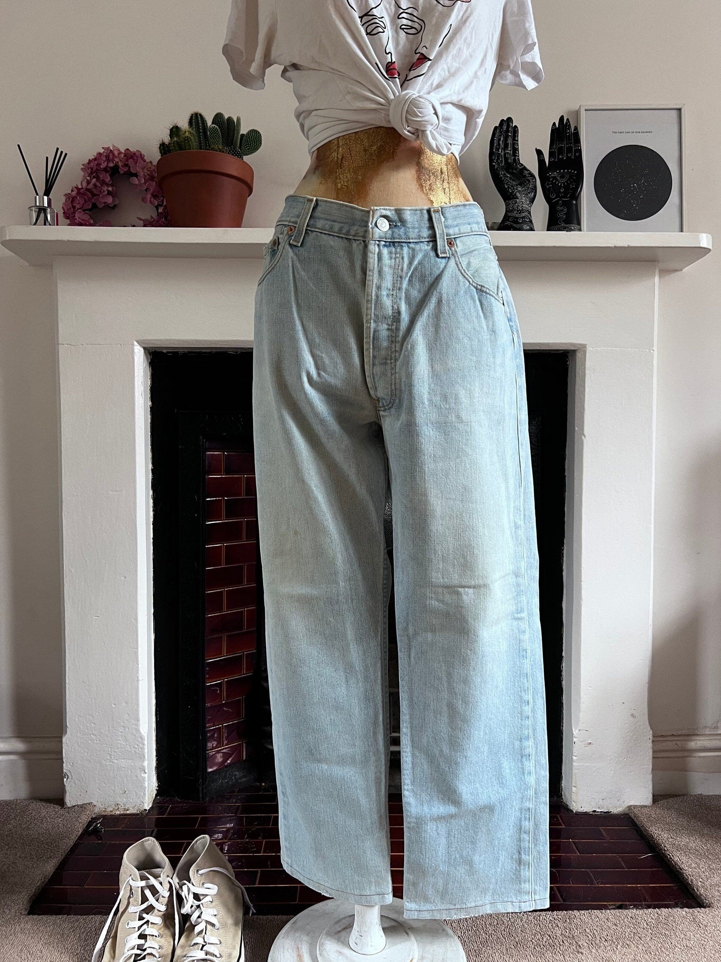 Vintage Levi 501 Jeans - light stone wash denim jeans  - Levi Jeans 501 Button Fly  W 36 L30