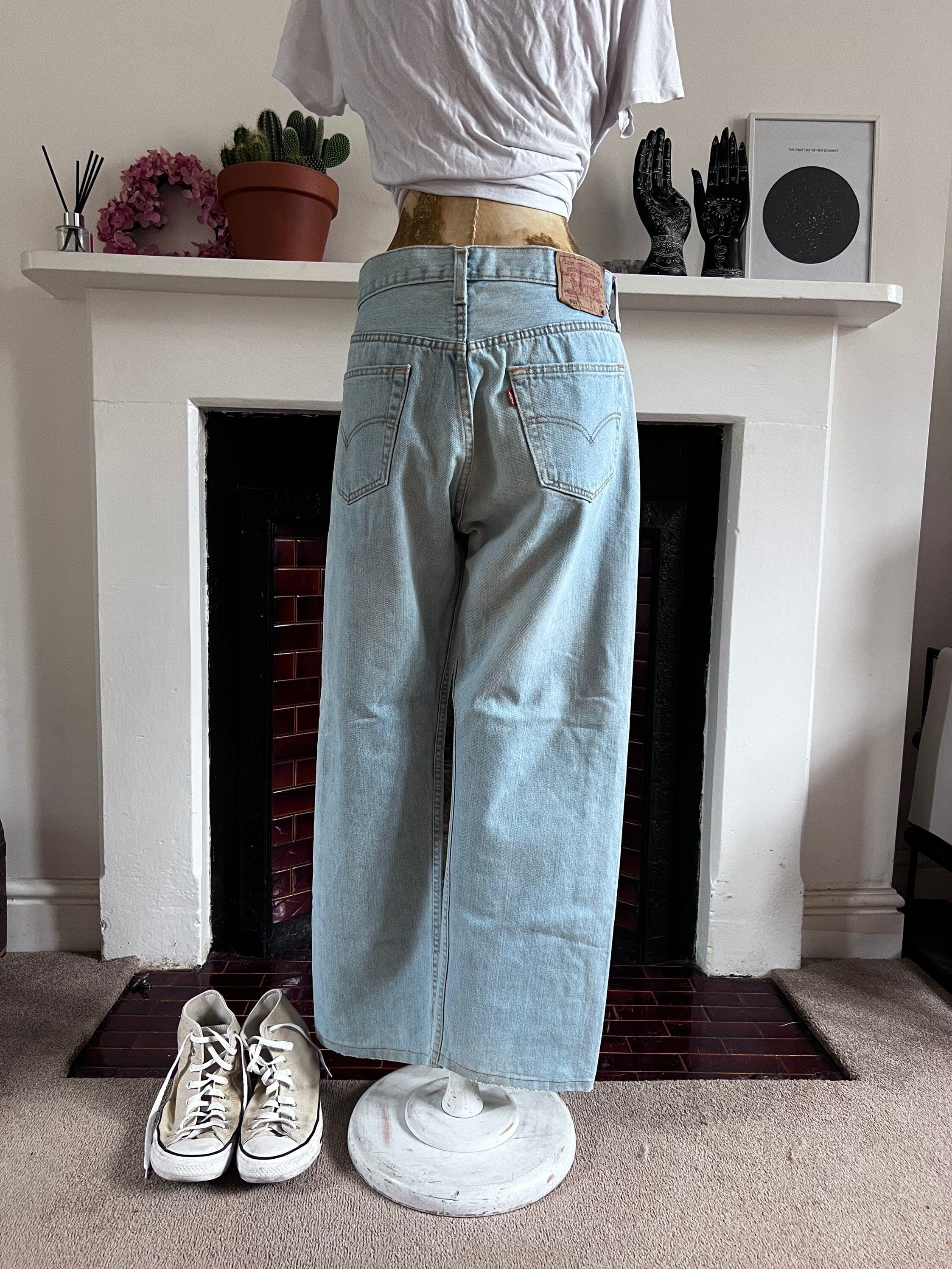 Vintage high rise levi jeans deals