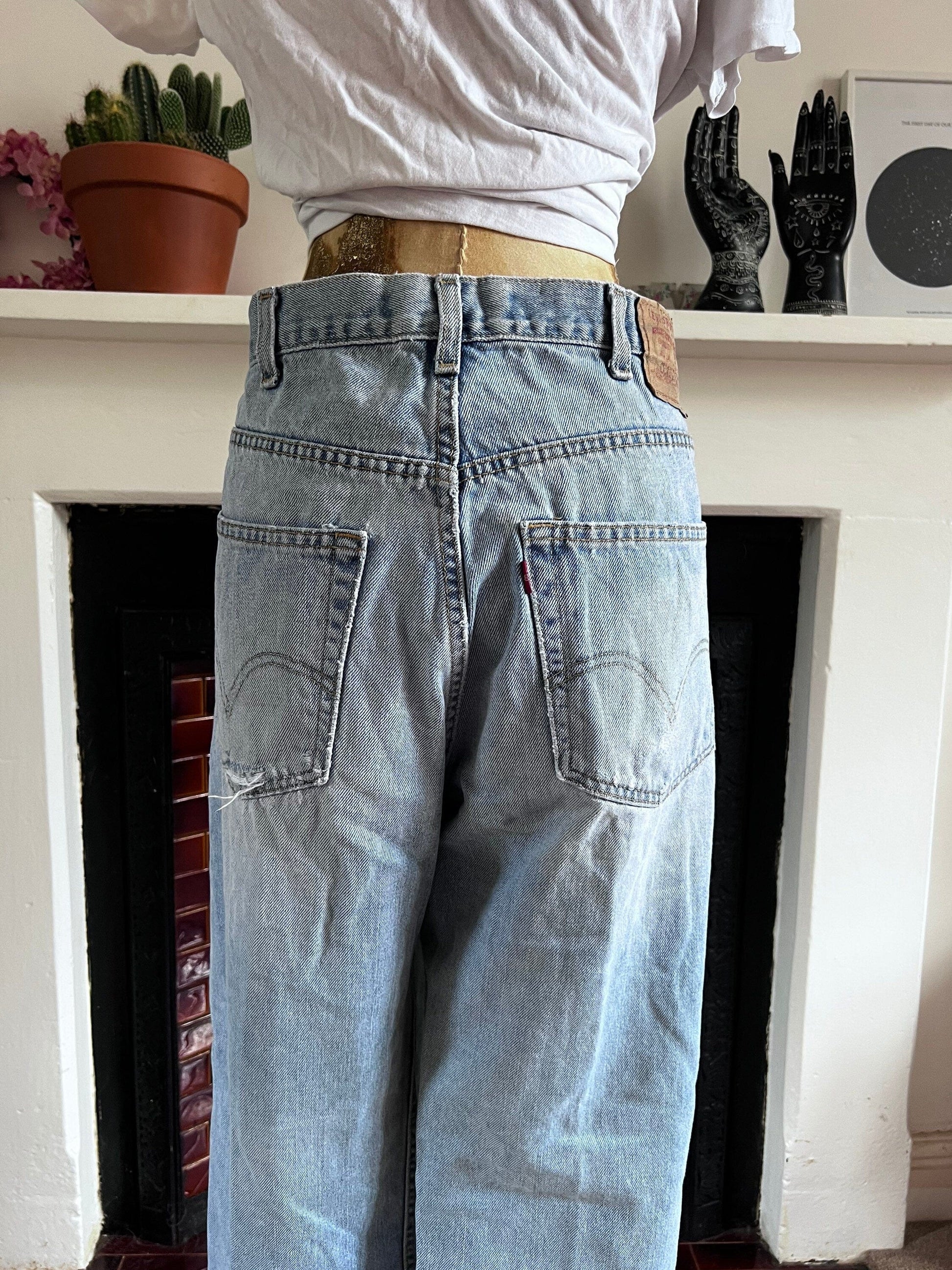 Vintage Levi Jeans Relaxed Fit - light stone wash denim jeans  - Levi Jeans 550 W 38 L32