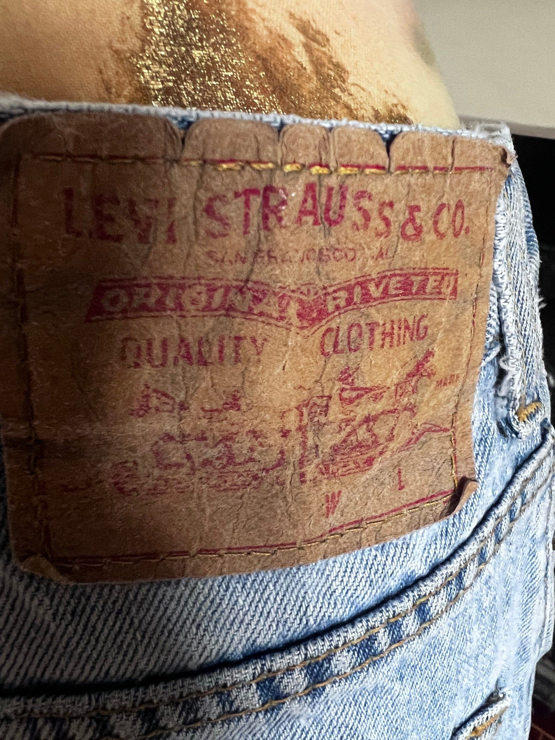 Vintage Levi Jeans Relaxed Fit - light stone wash denim jeans  - Levi Jeans 550 W 38 L32