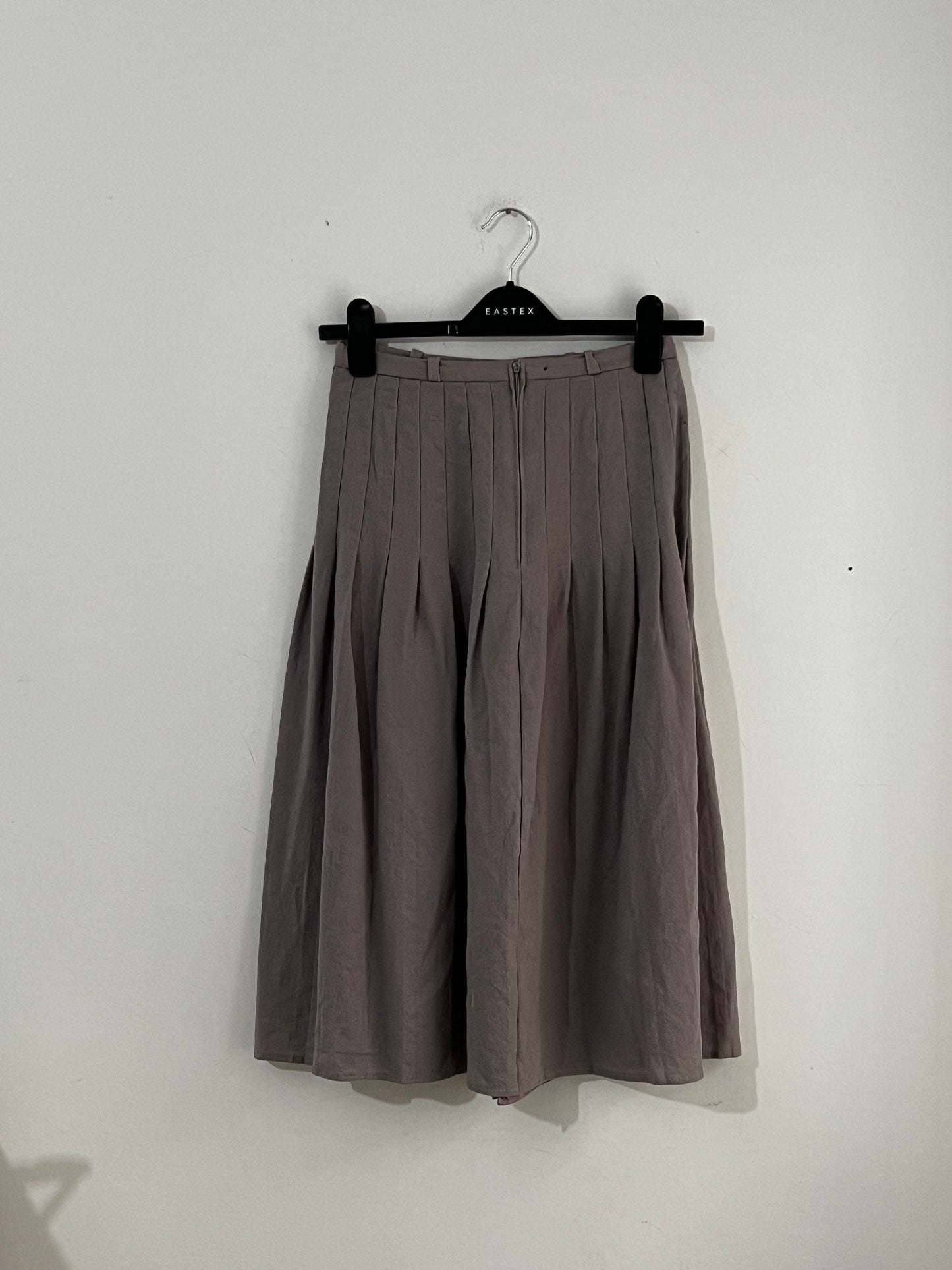 Purple grey Pleat midi skirt wool. Pale mauve purple grey soft pleats at the top UK 6 Active Restock requests: 0