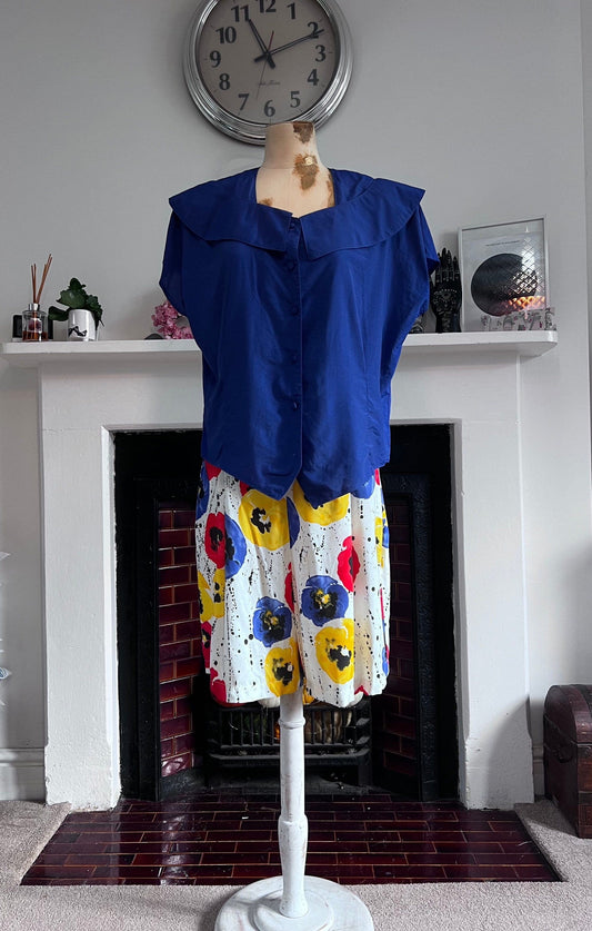 Vintage Suit Set 80s two peice shorts & top bright and white floral  - bright blue blouse and poppy shorts 1980s two piece set