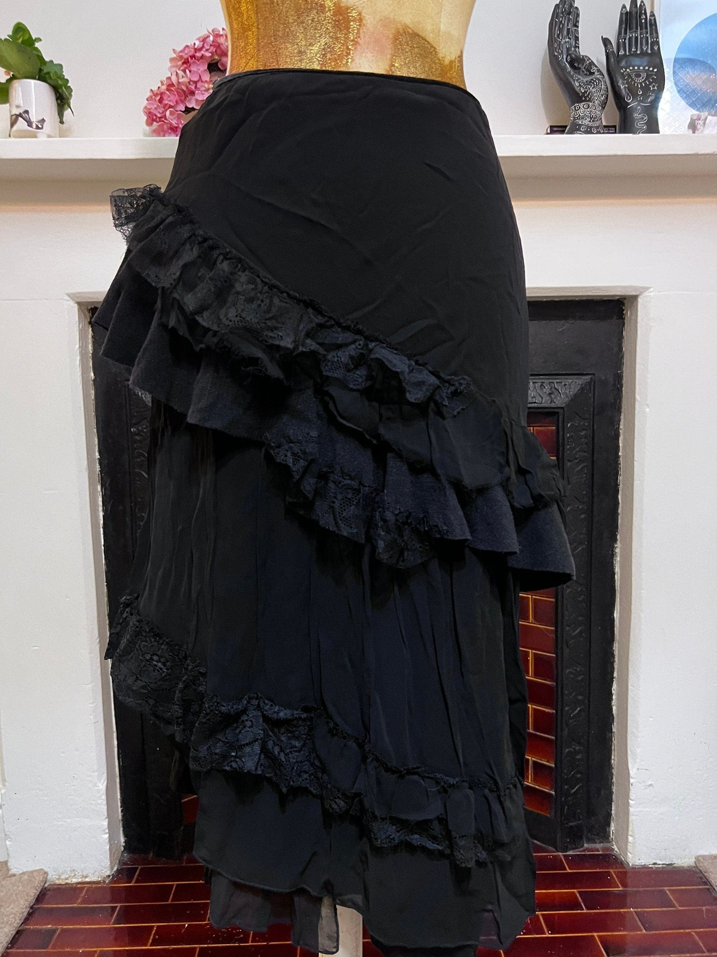 Vintage viscose Dip Hem layered Black Pixie Hem Hippie Skirt - Y2K Viscose and lace edging Italian Size 44