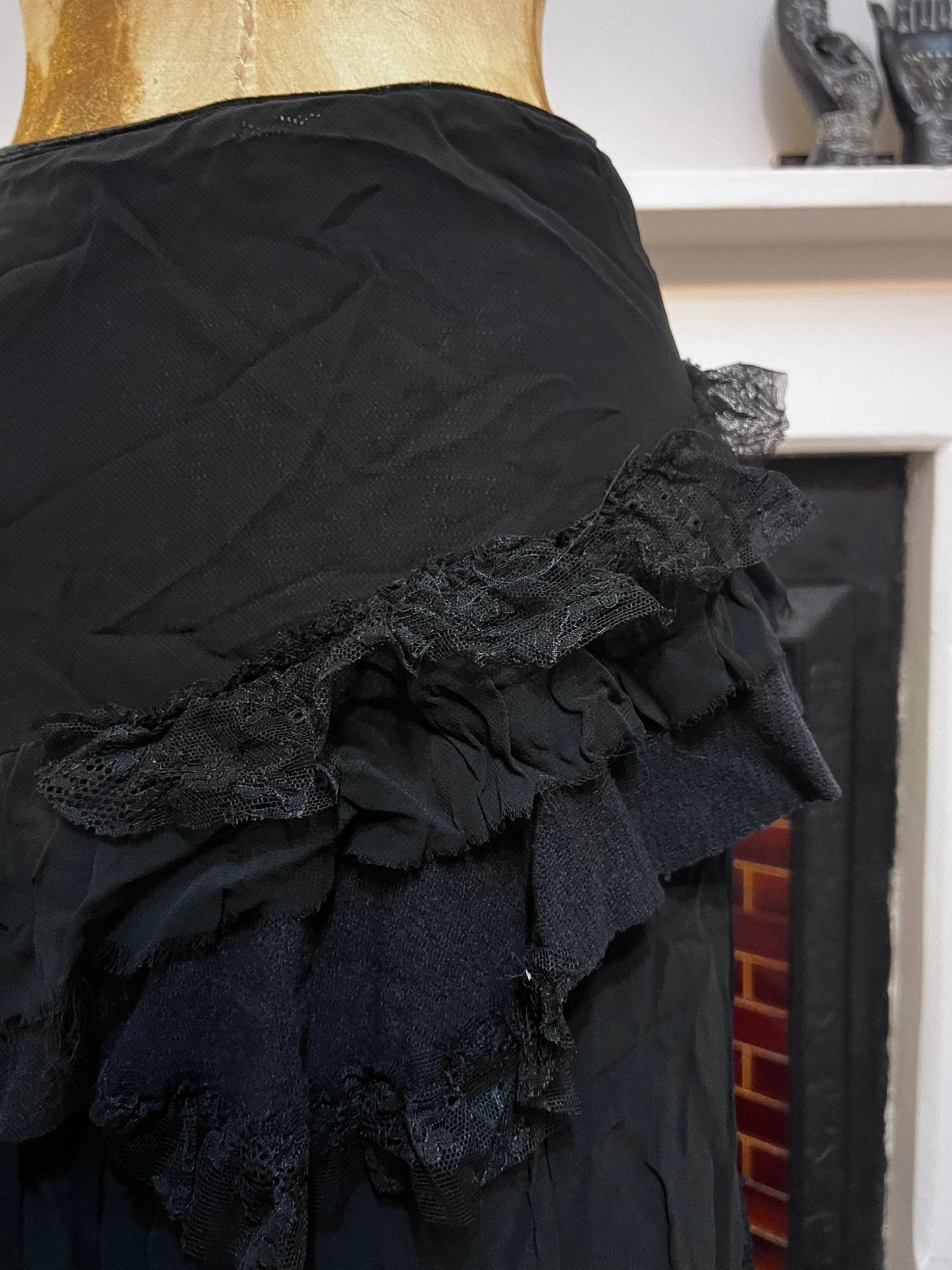 Vintage viscose Dip Hem layered Black Pixie Hem Hippie Skirt - Y2K Viscose and lace edging Italian Size 44